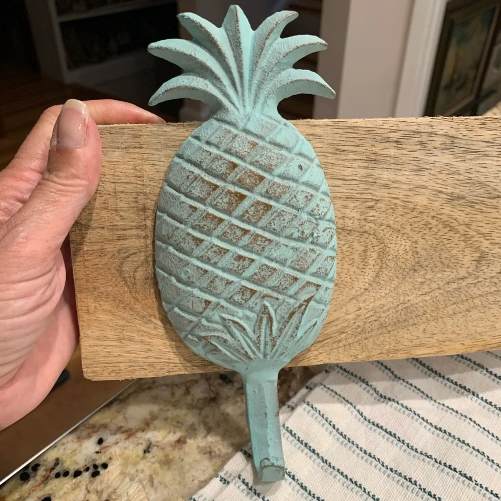 Pineapple Design Wooden Wall Hook Rack - Brown and Green